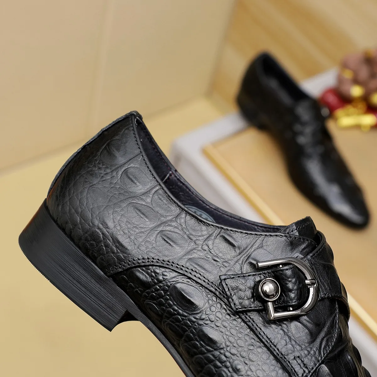 Men's shoes 💰560 💰 Louis Vuitton LV ® Autumn and Winter 🆕 models 🔛Full shoe counter First layer cowhide, 🐂Leather lined casual shoes for men, super soft outsole, a must-have for driving. Counter synchronization Original first layer cowhide Completely 1:1 mold customization 🌹Top version, 2 colors available! Number: 38-45 (37.46. Customized)